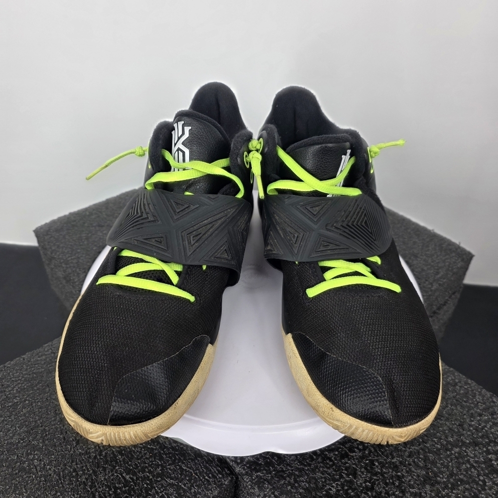 Nike Kyrie Low 2 Black Metallic Silver Cyber BQ3060-001 Men's 11 Shoes Sneakers - Picture 2 of 9